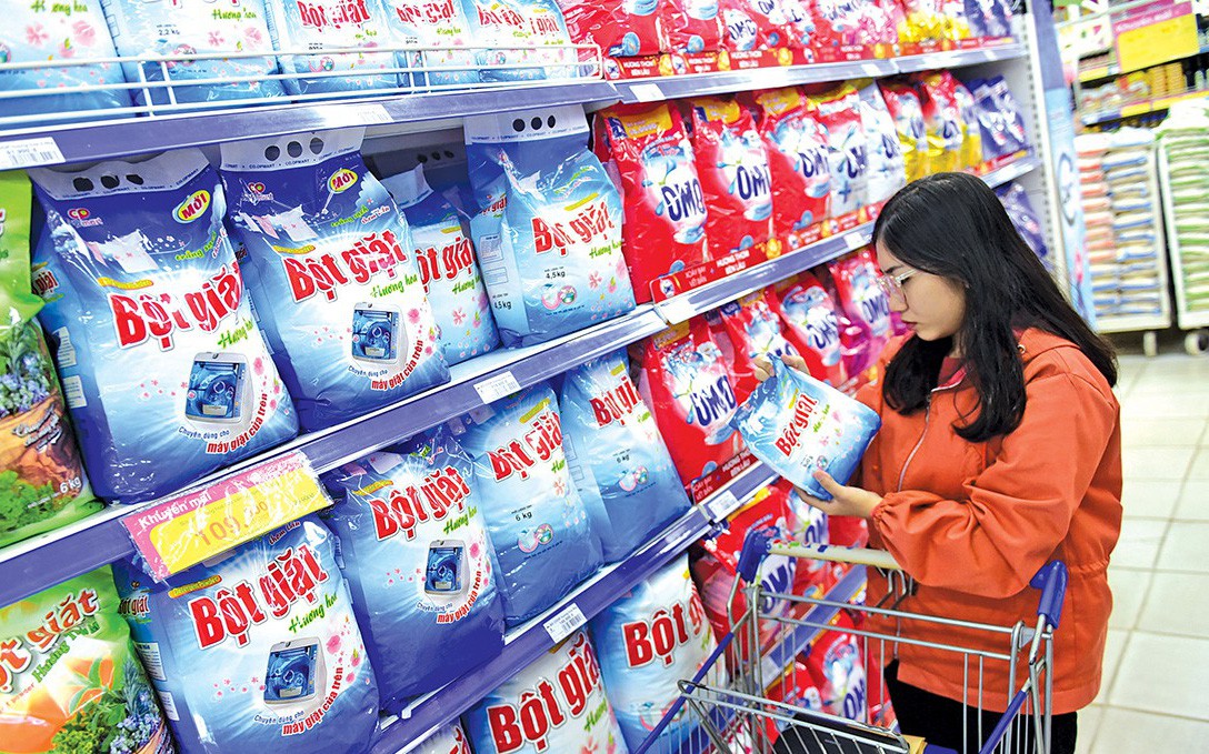 Saigon Co.op mở lễ hội hàng nhãn riêng mừng Ngày Quốc tế Hợp tác xã- Ảnh 2. Co.op Mart giảm giá hàng nghìn sản phẩm mừng Ngày quốc tế Hợp tác xã