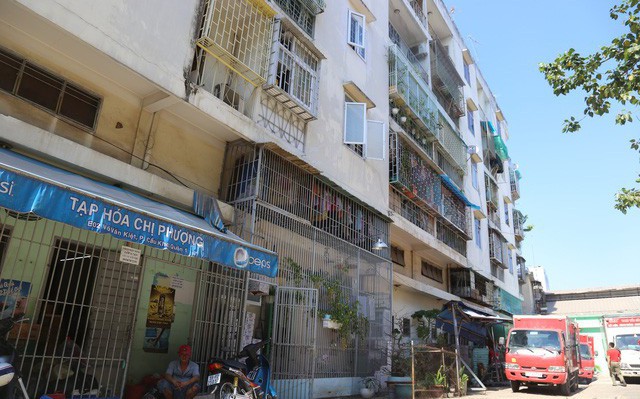 Quận 1 tổ chức hội nghị chọn chủ đầu tư xây dựng mới lô E chung cư 518 Võ Văn Kiệt- Ảnh 4. Đề nghị phá dỡ khẩn cấp lô E chung cư 518 Võ Văn Kiệt