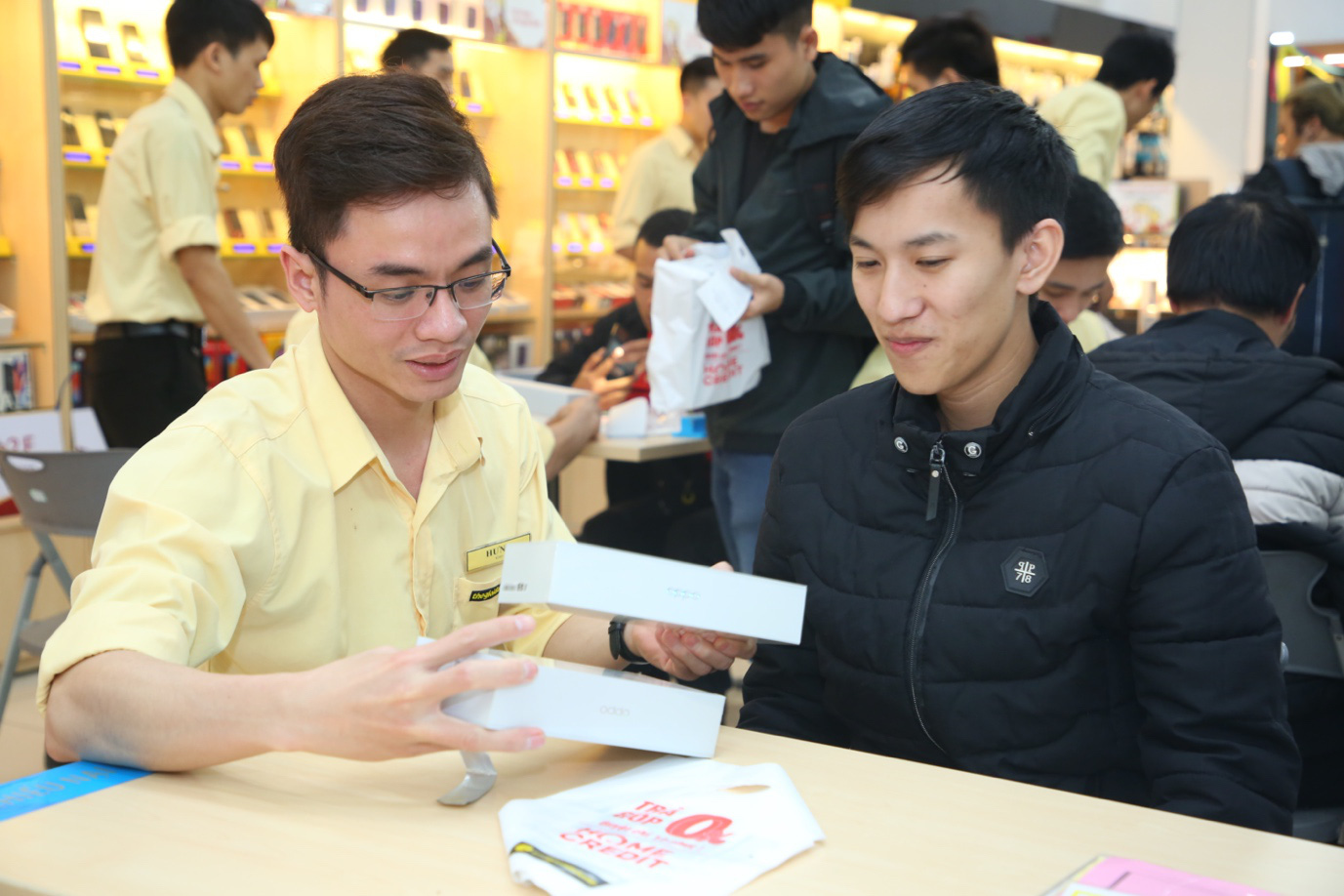 OPPO tặng 300 món quà Reno2 F dịp Xuân về - Ảnh 2. OPPO tặng 300 món quà Reno2 F dịp Xuân về - Ảnh 2.