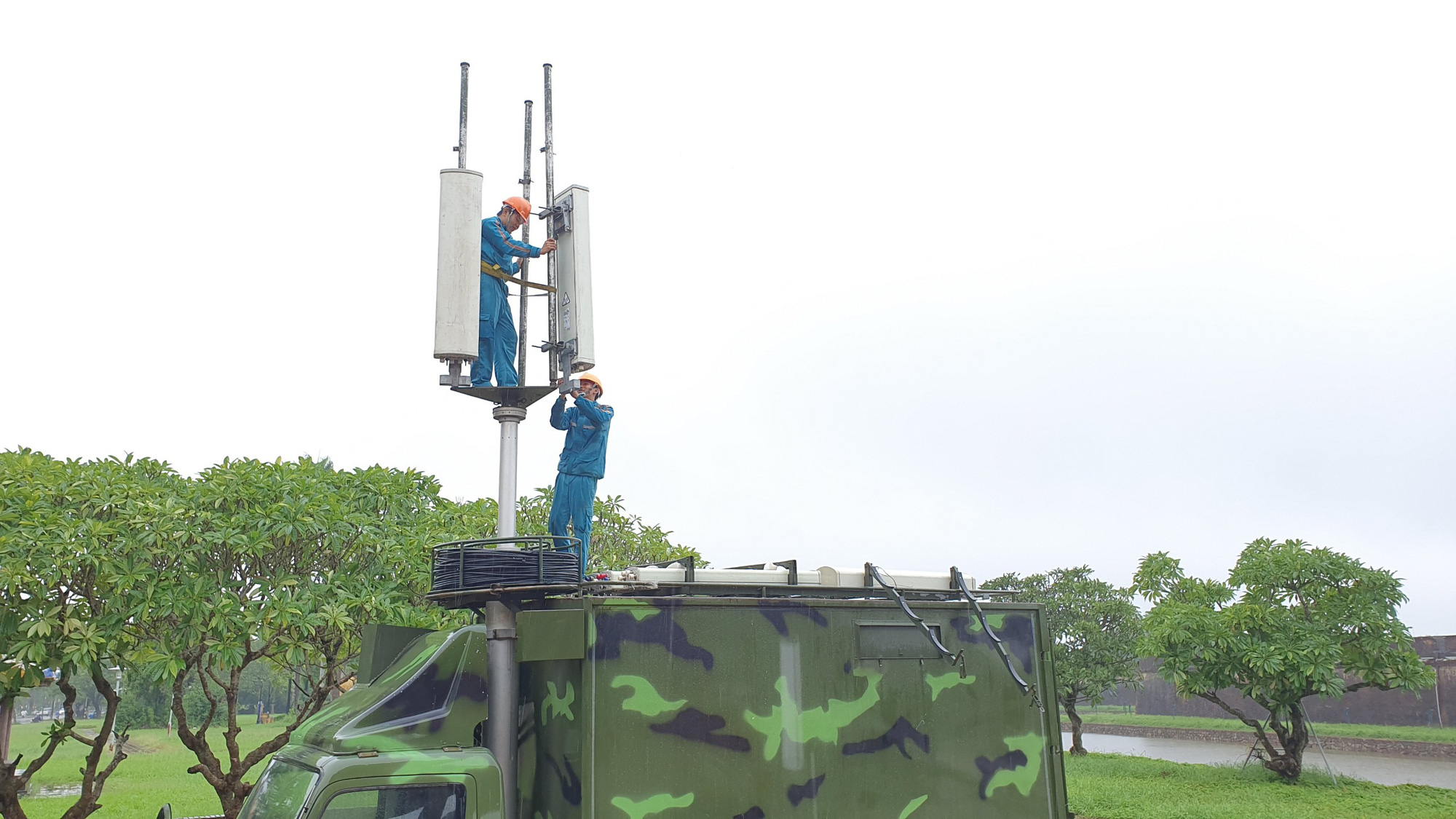 Cán bộ nhân viên Viettel đóng góp 10 tỉ đồng hỗ trợ đồng bào miền Trung - Ảnh 5. Cán bộ nhân viên Viettel đóng góp 10 tỉ đồng hỗ trợ đồng bào miền Trung - Ảnh 5.