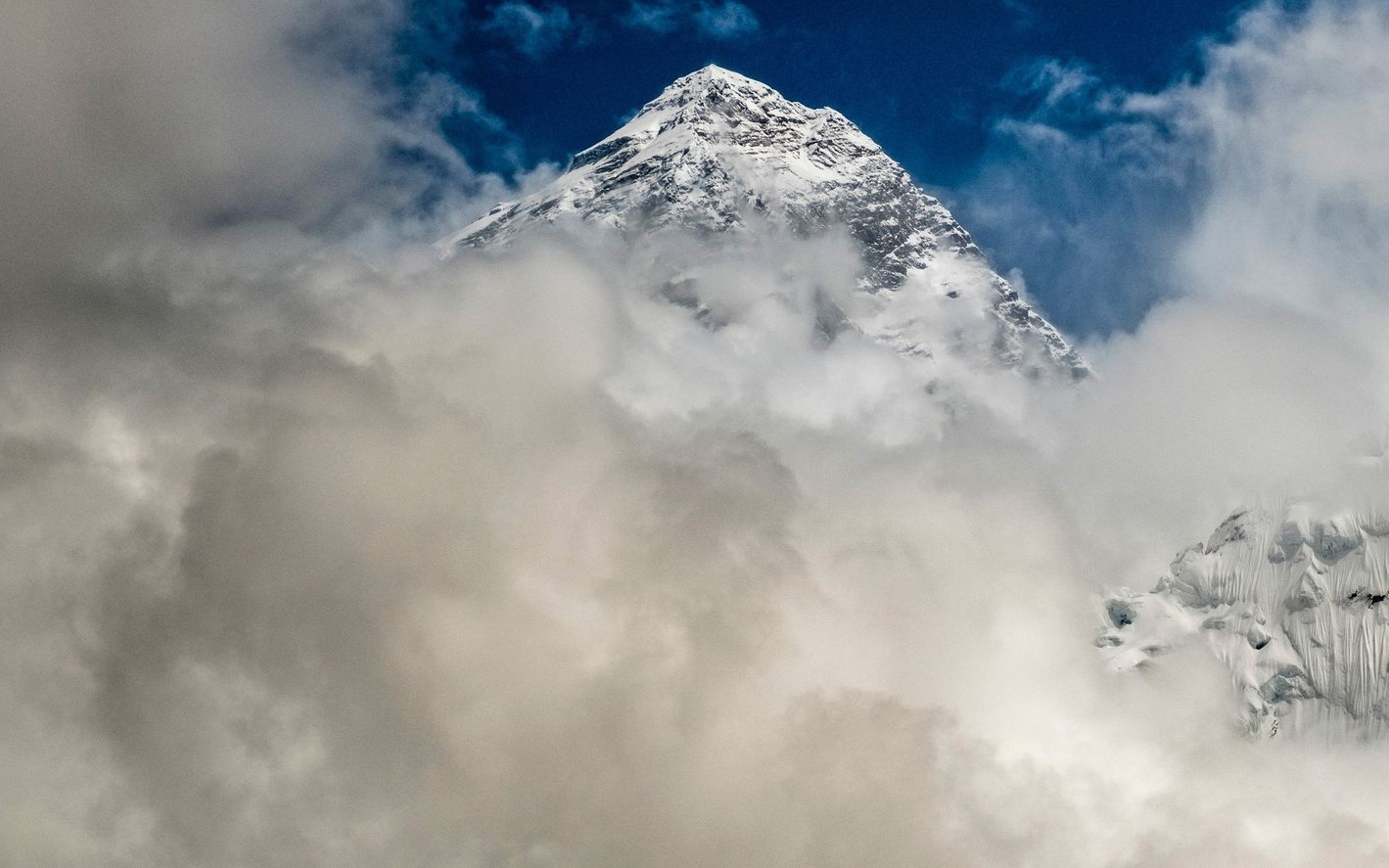 'Nóc nhà thế giới' Everest đang cao lên, lý do hết sức bất ngờ - Ảnh 2.