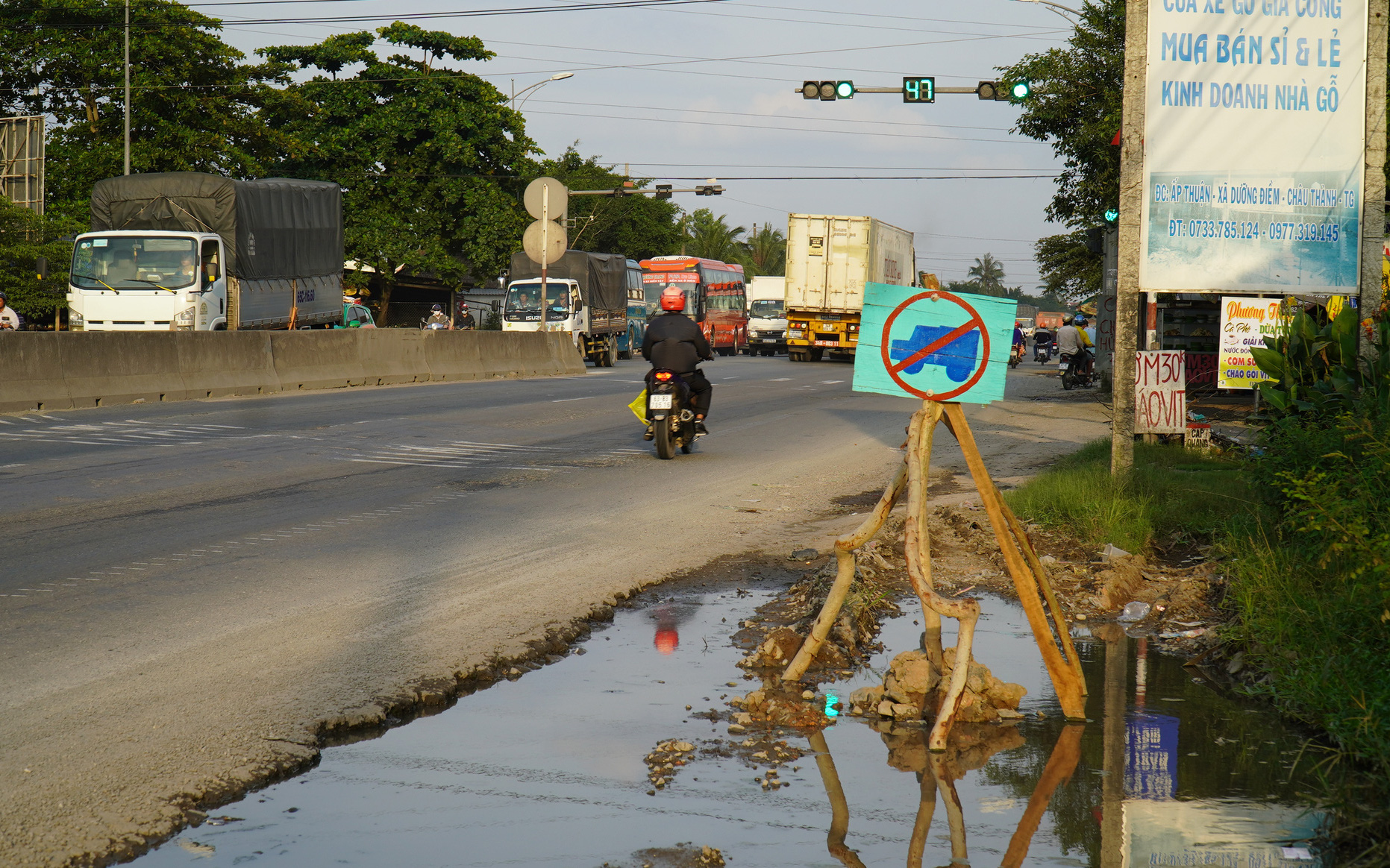 Bẫy giao thông giăng đầy rẫy trên quốc lộ 1 về miền Tây