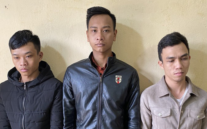 Bắt 4 thanh niên đánh tổ an ninh xung kích- Ảnh 2. Bắt giữ 3 thanh niên hack Facebook của người Việt tại Nhật, Singapore chiếm đoạt 4 tỉ đồng
