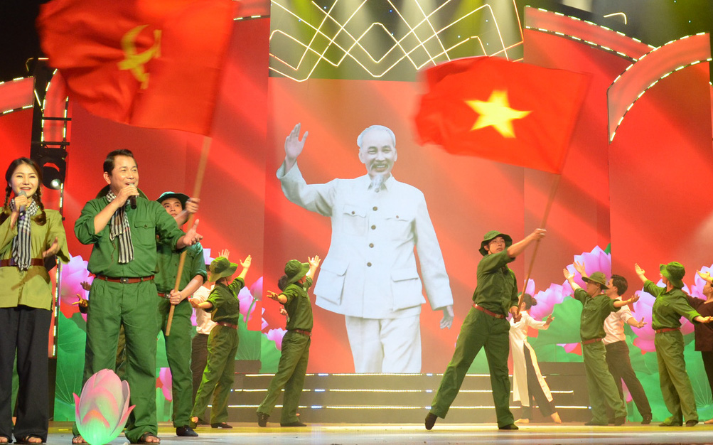 Phát sóng đêm nhạc 'Hồ Chí Minh - Chân dung một con người vĩ đại'