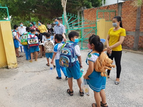 Sáng nay 4-5, học sinh 63 tỉnh thành trở lại trường - Ảnh 13.