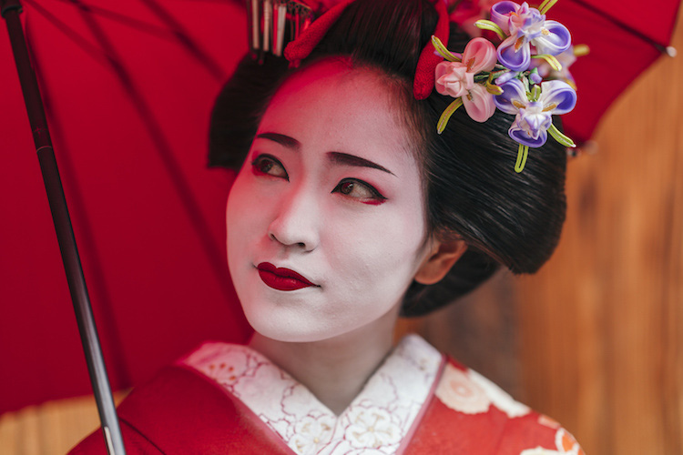 Bí mật đằng sau khuôn mặt trắng như sứ của Geisha Nhật Bản - Ảnh 9.