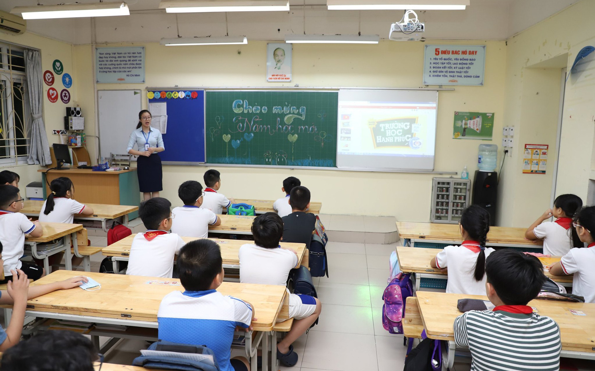 Bỏ quên học sinh trên xe 31 phút, bị phạt hơn 500 triệu- Ảnh 3. Hà Nội: Lại thêm trường hợp bỏ quên học sinh trên ôtô