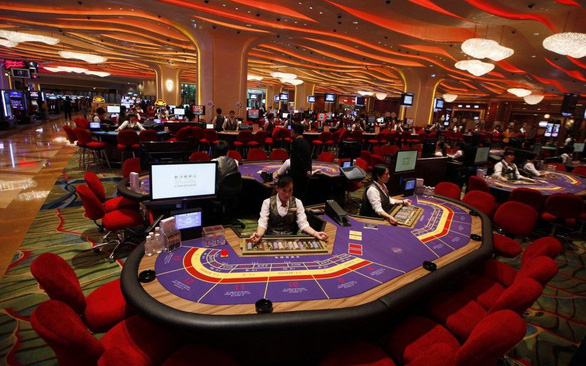 300.000 người Việt vào chơi casino Phú Quốc, người nhiều tuổi nhất là 97- Ảnh 2. Người Việt bỏ 141 tỉ đồng mua vé vào chơi casino Phú Quốc
