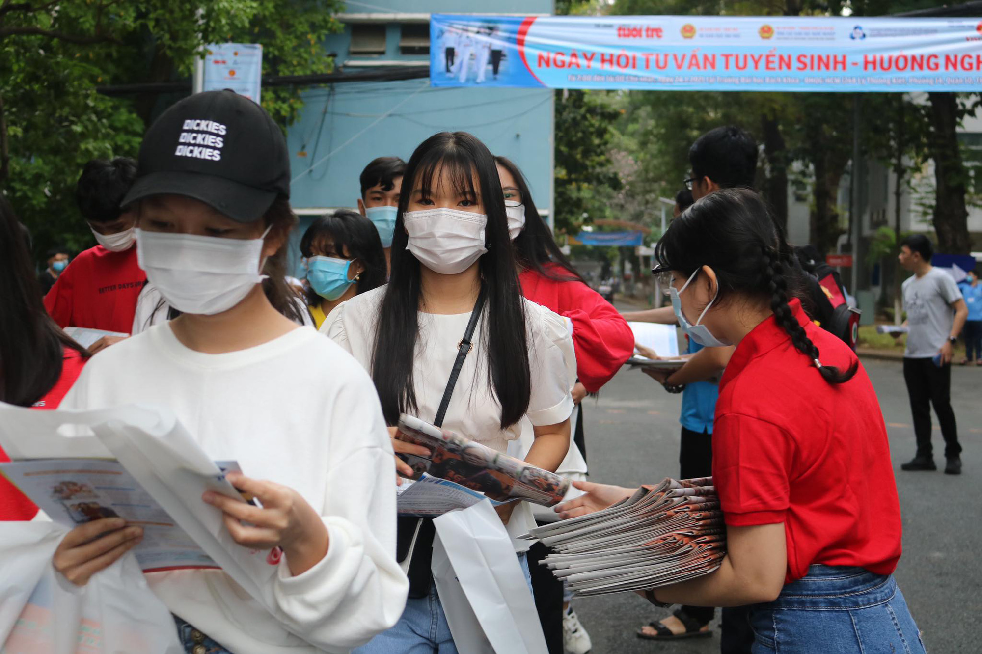 Ngày hội tư vấn tuyển sinh - hướng nghiệp sôi nổi, bổ ích tại TP.HCM - Ảnh 14.