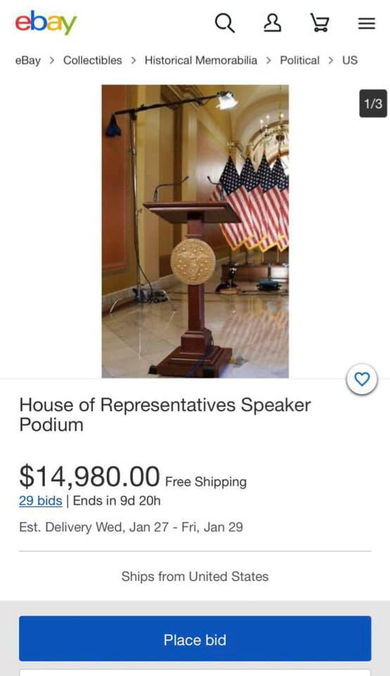 Bi hài khi người biểu tình chôm bục phát biểu của bà Pelosi rao bán gần 15.000 USD - Ảnh 2. Bi hài khi người biểu tình chôm bục phát biểu của bà Pelosi rao bán gần 15.000 USD - Ảnh 2.