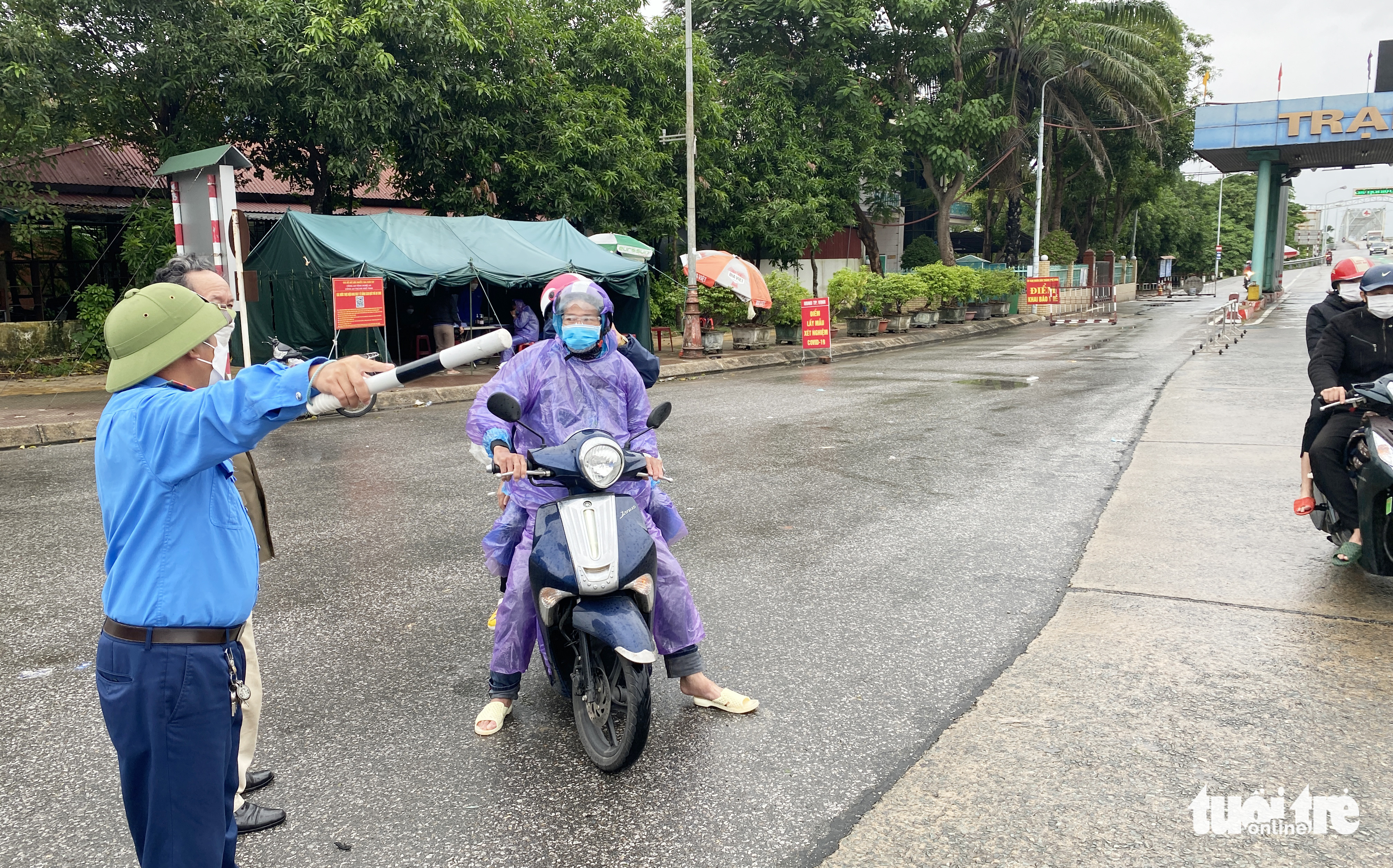 Bỏ giấy xét nghiệm qua hai tỉnh, dân Nghệ An, Hà Tĩnh vui mừng - Ảnh 3. Bỏ giấy xét nghiệm qua hai tỉnh, dân Nghệ An, Hà Tĩnh vui mừng - Ảnh 3.
