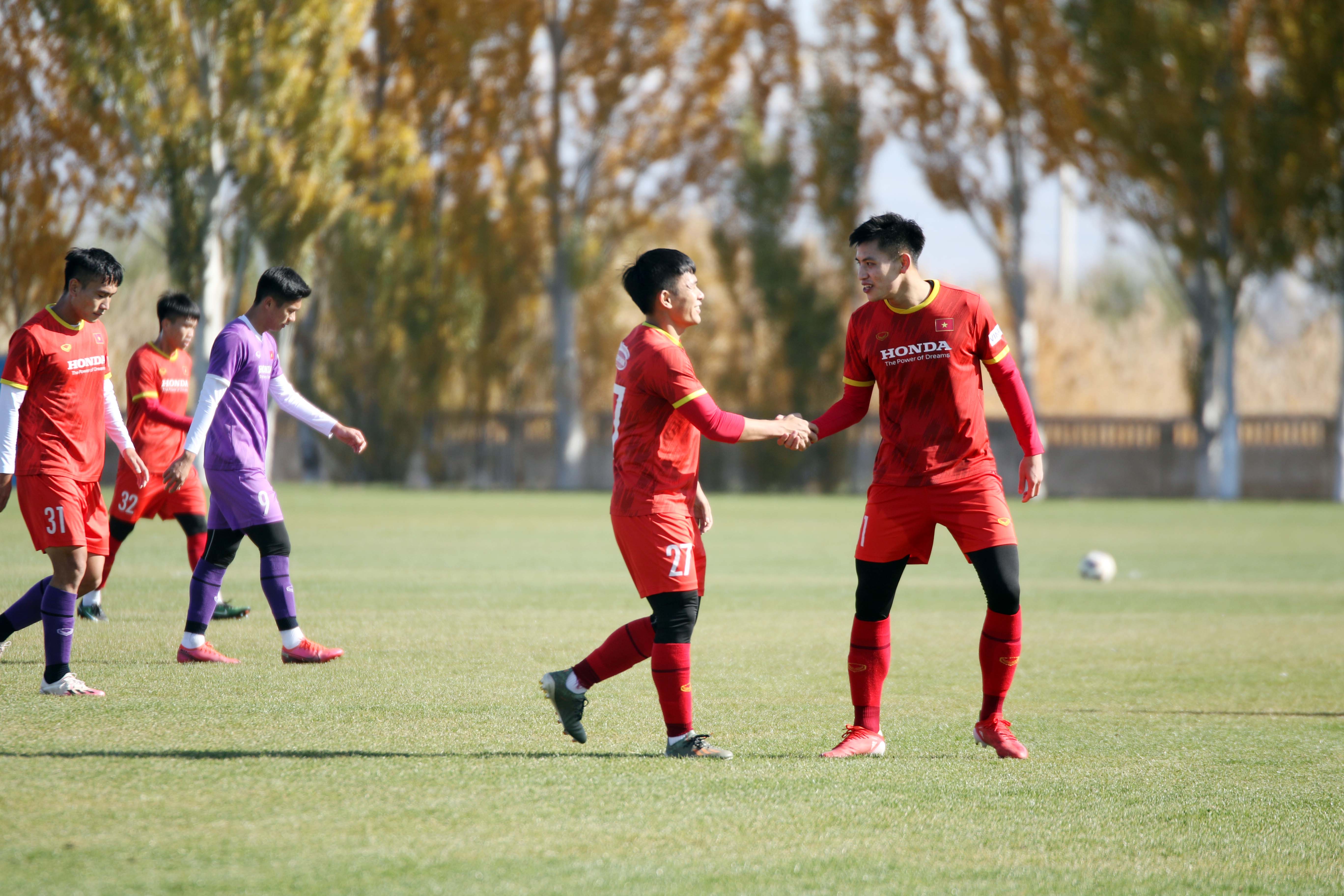 U23 Việt Nam thi đấu tìm đội hình chính: ông Park khá hài lòng - Ảnh 3.