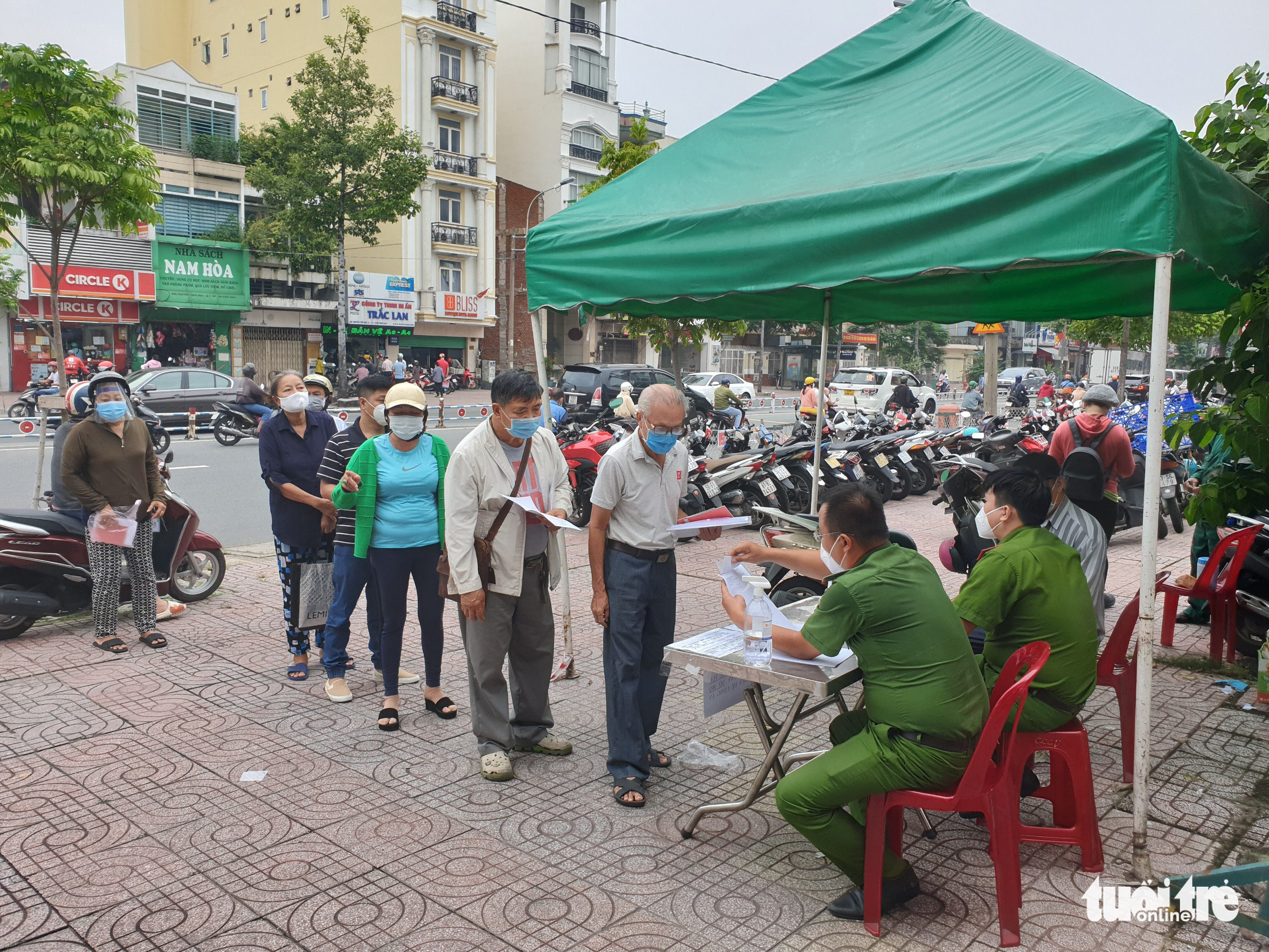 TP.HCM làm CCCD trở lại sau giãn cách cho cả thường trú và tạm trú - Ảnh 5.