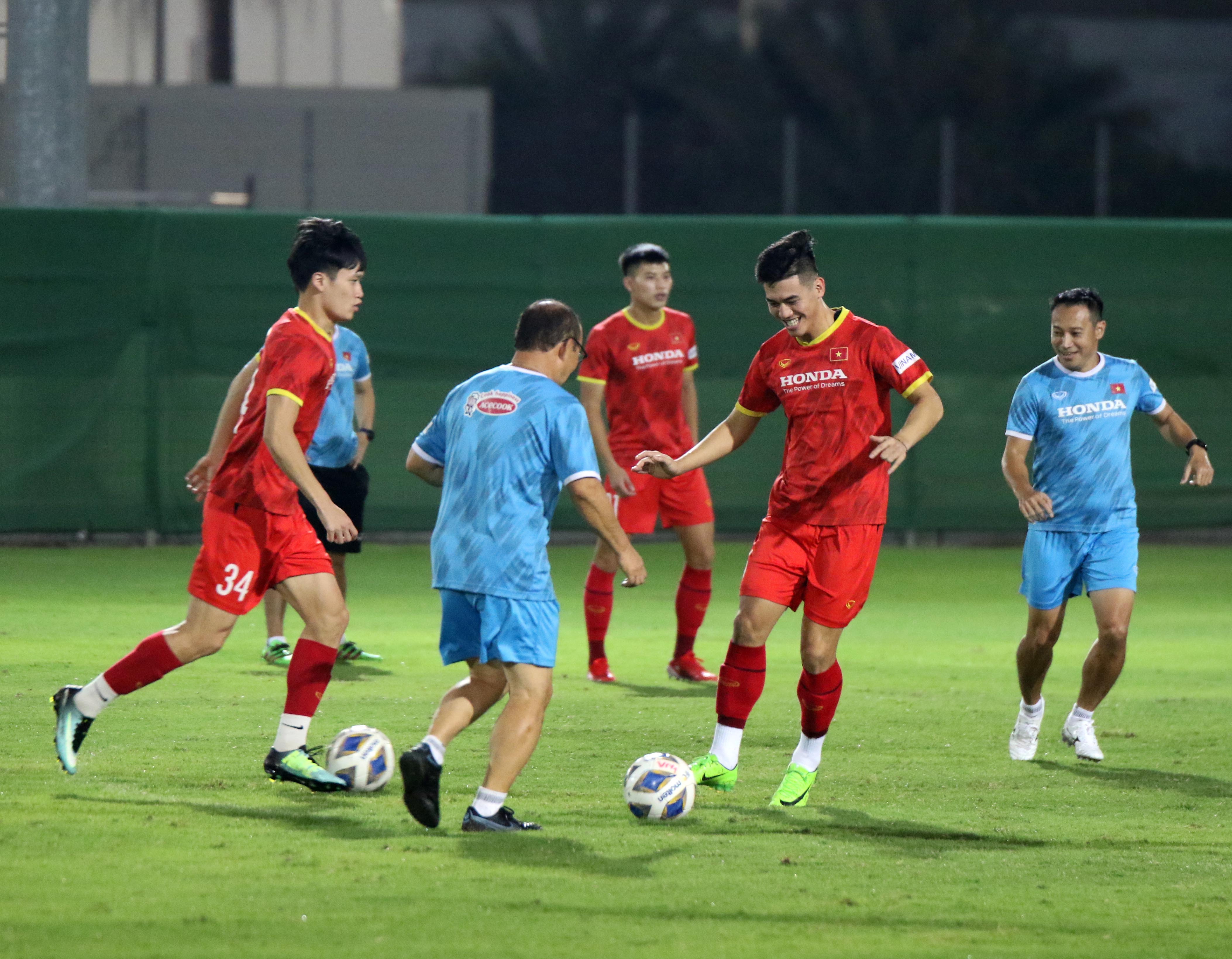 Vòng loại thứ 3 World Cup 2022: Bóng đá Việt Nam sẽ phá dớp toàn thua trước Trung Quốc? - Ảnh 1.