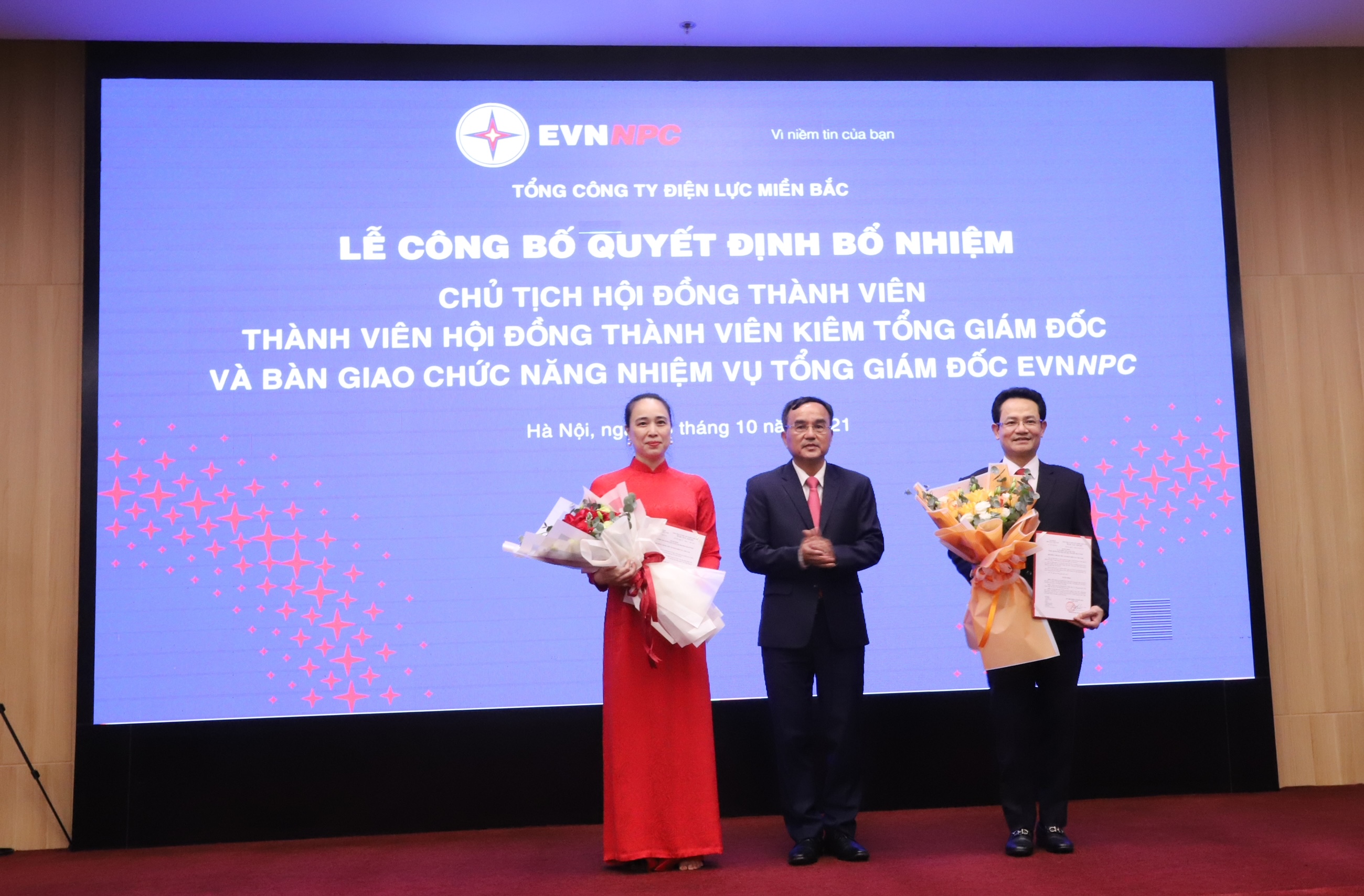 EVNNPC công bố quyết định bổ nhiệm Chủ tịch HĐTV và Tổng giám đốc - Ảnh 1.