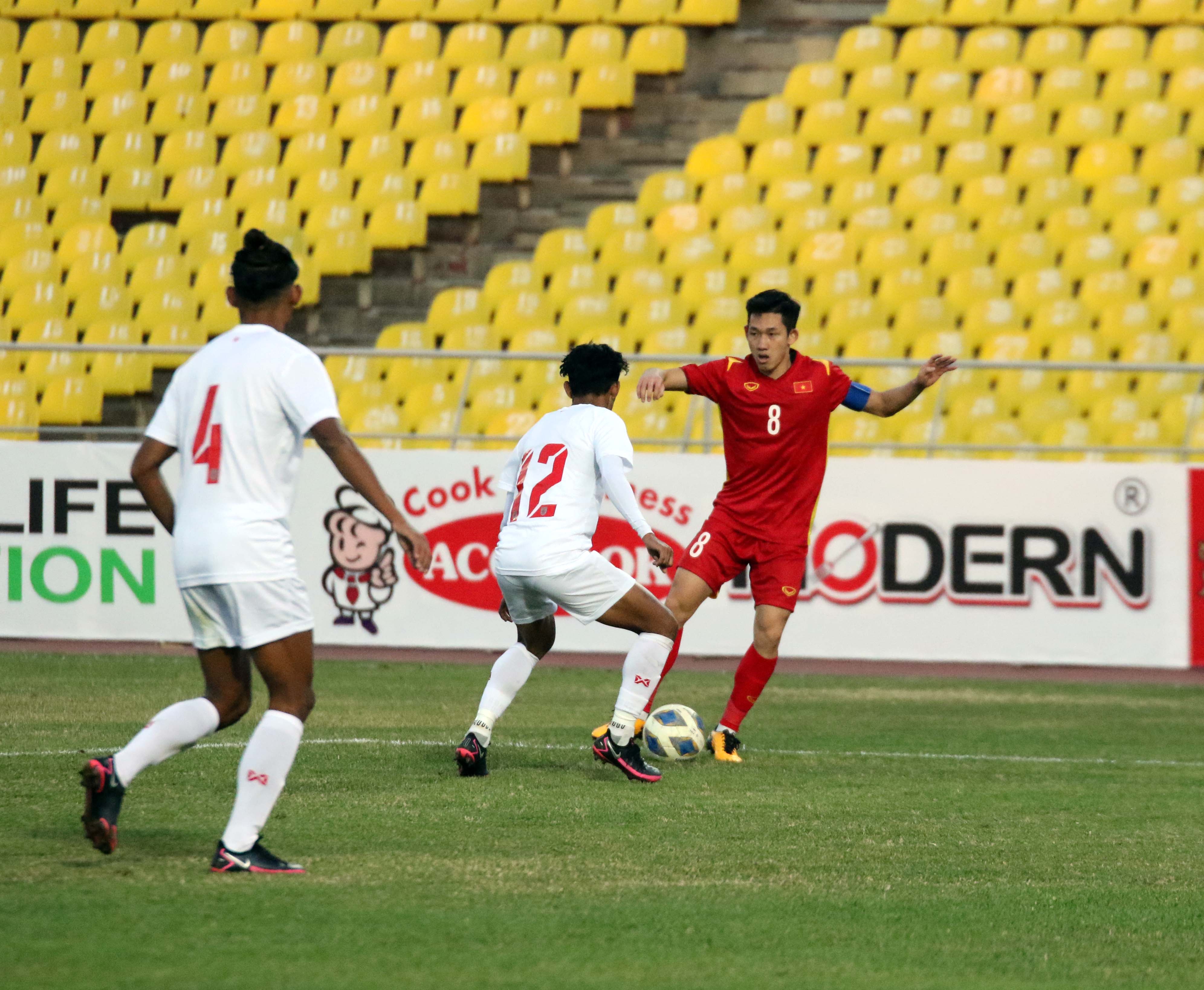 8 cầu thủ U23 được gọi lên tuyển Việt Nam - Ảnh 2.