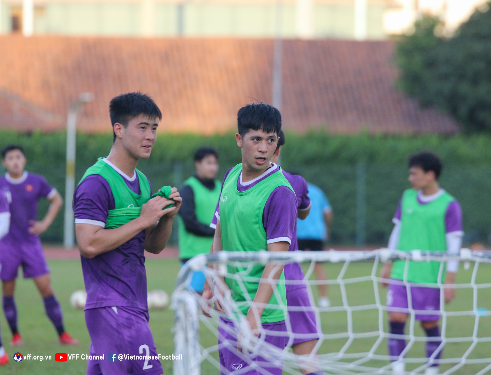 HLV Park Hang Seo loại trung vệ Đình Trọng khỏi trận Campuchia - Ảnh 2.