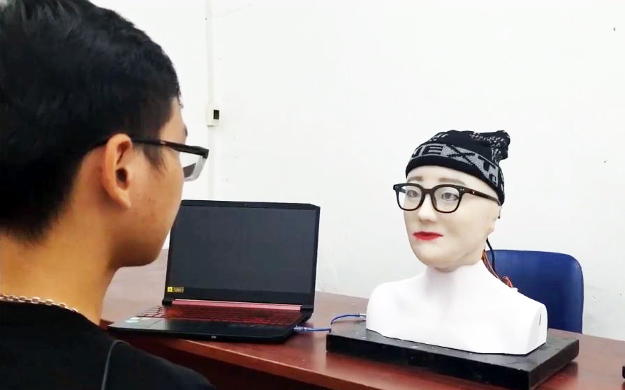 Ứng dụng giải phẫu học, sinh viên sáng tạo robot chuyển động như người thật
