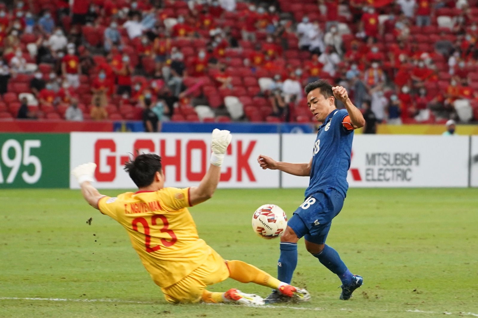 Việt Nam - Thái Lan 0-2: Dưới bóng người Thái - Ảnh 2.