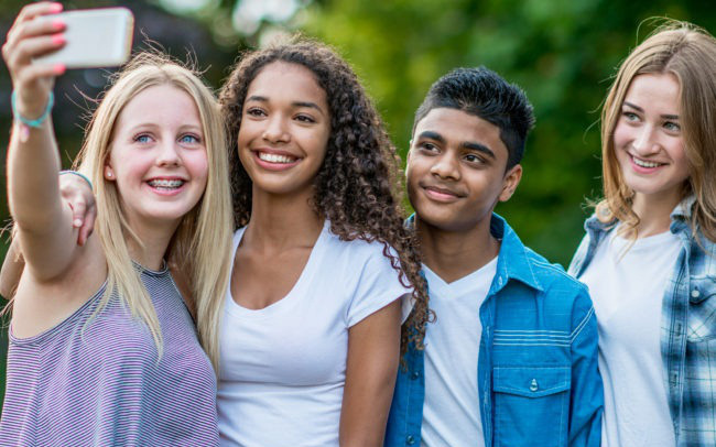 Thu hút nhân tài gen Z, bỏ luôn hồ sơ xin việc- Ảnh 2. Tận dụng mạng xã hội tạo 'hồ sơ xin việc' cực long lanh