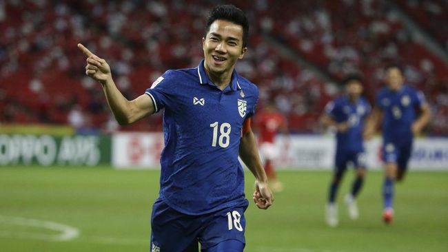 Thắng Indonesia 4-0, Thái Lan chạm tay vào chức vô địch AFF Cup - Ảnh 1.
