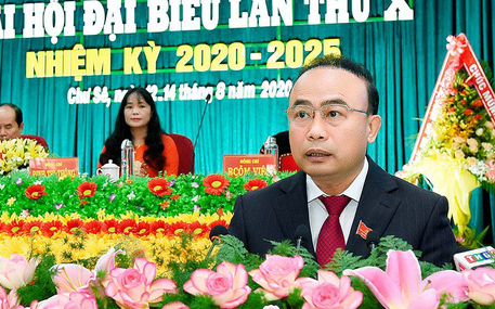 Nguyên chủ tịch huyện bị kiểm tra dấu hiệu vi phạm- Ảnh 2. Kỷ luật bí thư, phó bí thư và nguyên chủ tịch huyện Chư Sê