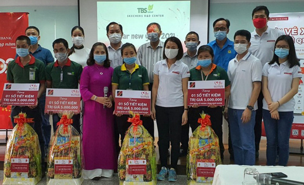 Agribank Bình Dương chung tay mang mùa xuân đến với công nhân nghèo - Ảnh 1. Agribank Bình Dương chung tay mang mùa xuân đến với công nhân nghèo - Ảnh 1.