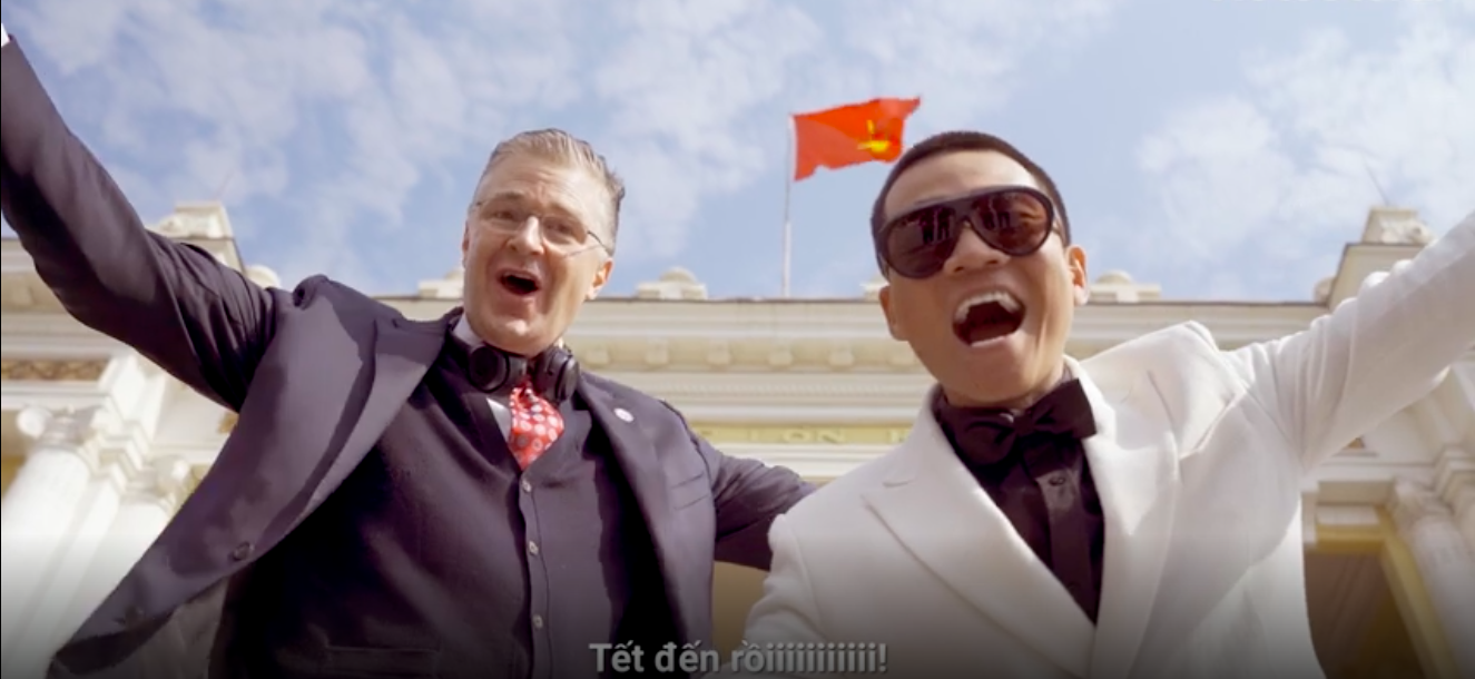 Đại sứ Mỹ Kritenbrink chúc Tết bằng... rap Việt - Ảnh 1.