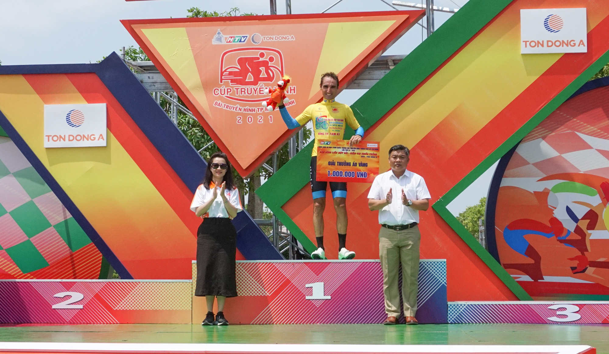 Loic Desriac chạy cá nhân tính giờ gần 50km/h - Ảnh 2. Loic Desriac chạy cá nhân tính giờ gần 50km/h - Ảnh 2.