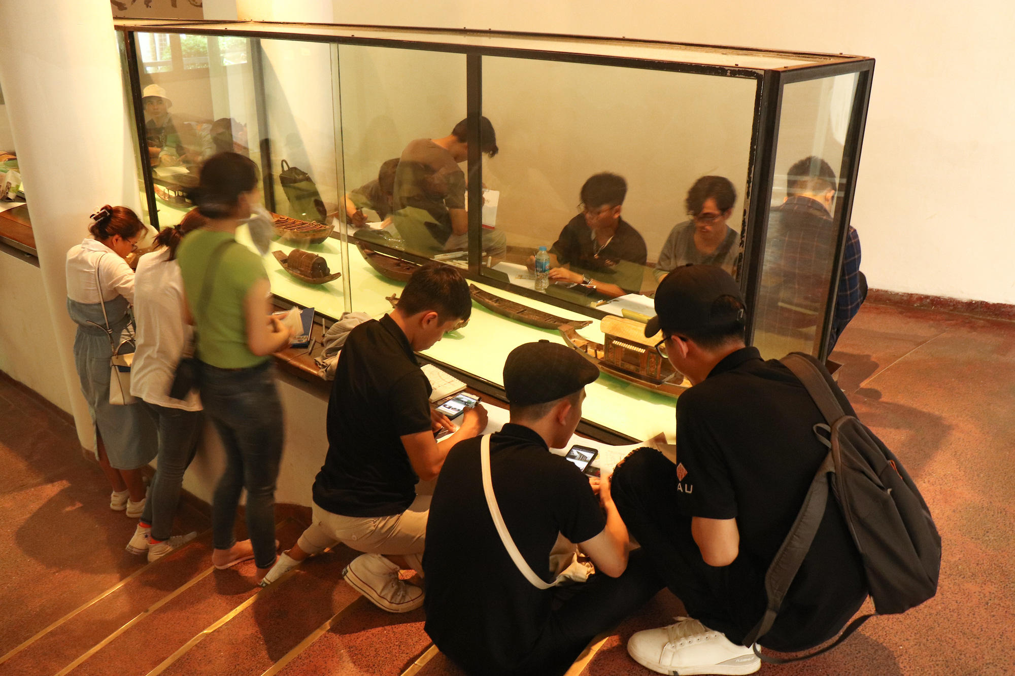 Không chỉ tới siêu thị, công viên, người dân thủ đô còn đổ tới... bảo tàng chơi lễ - Ảnh 7. Không chỉ tới siêu thị, công viên, người dân thủ đô còn đổ tới... bảo tàng chơi lễ - Ảnh 7.