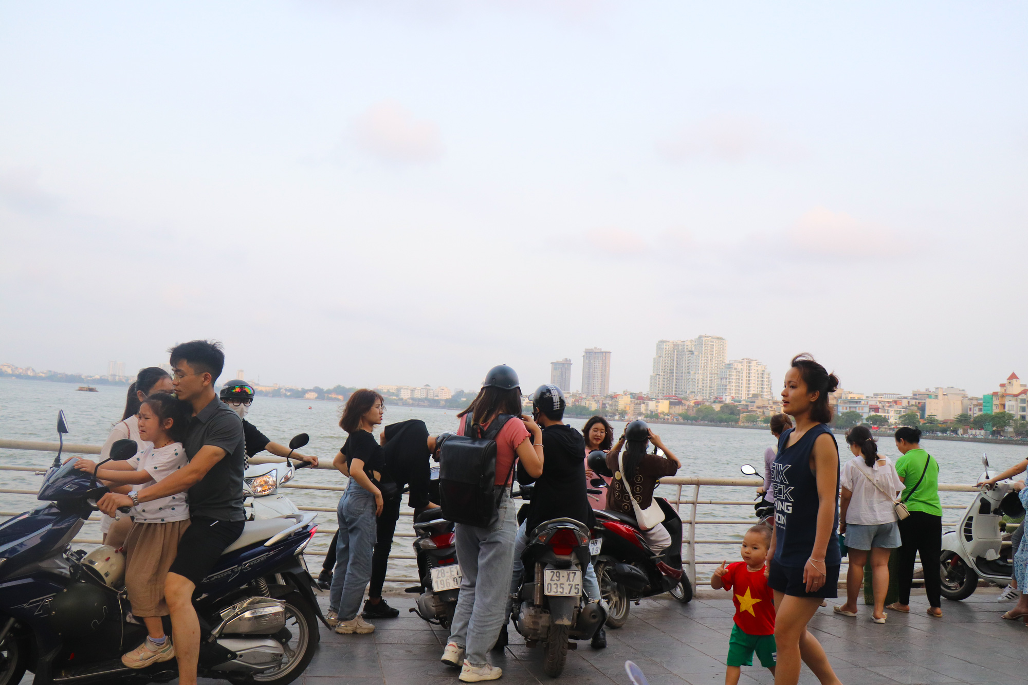 Không chỉ tới siêu thị, công viên, người dân thủ đô còn đổ tới... bảo tàng chơi lễ - Ảnh 8. Không chỉ tới siêu thị, công viên, người dân thủ đô còn đổ tới... bảo tàng chơi lễ - Ảnh 8.