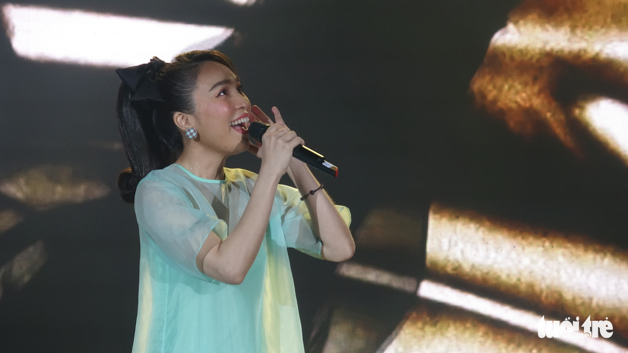 Đan Trường, Phi Nhung, Hiền Thục hát mừng Giỗ Tổ Hùng Vương - Ảnh 4. Đan Trường, Phi Nhung, Hiền Thục hát mừng Giỗ Tổ Hùng Vương - Ảnh 4.