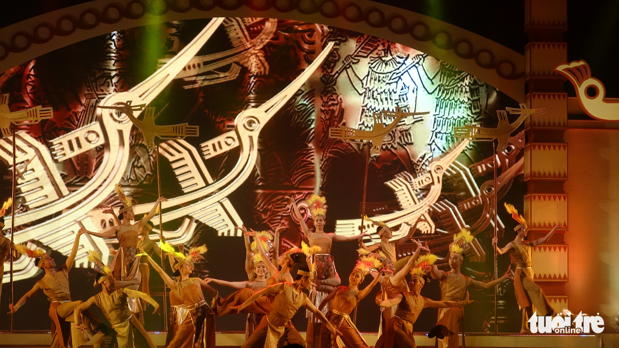 Đan Trường, Phi Nhung, Hiền Thục hát mừng Giỗ Tổ Hùng Vương - Ảnh 1. Đan Trường, Phi Nhung, Hiền Thục hát mừng Giỗ Tổ Hùng Vương - Ảnh 1.