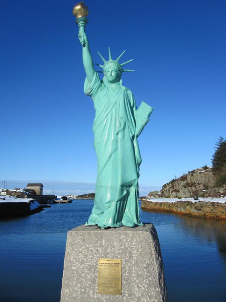 Nữ thần Tự do tràn ngập từ Á đến Âu, nhiều tượng phá cách - Ảnh 10.