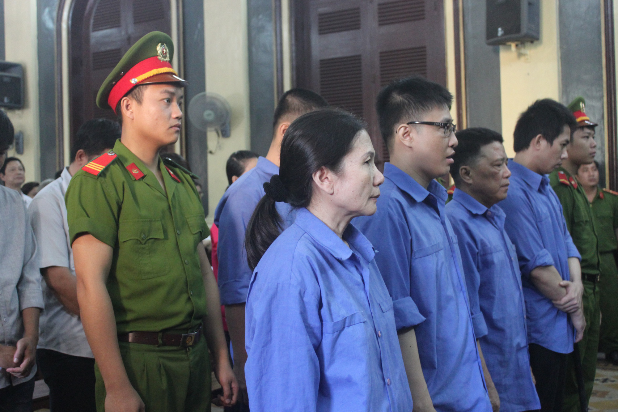 Hoãn phiên tòa xác minh cựu giám đốc Agribank Bến Thành có con nhỏ khi phạm tội - Ảnh 1. Hoãn phiên tòa xác minh cựu giám đốc Agribank Bến Thành có con nhỏ khi phạm tội - Ảnh 1.