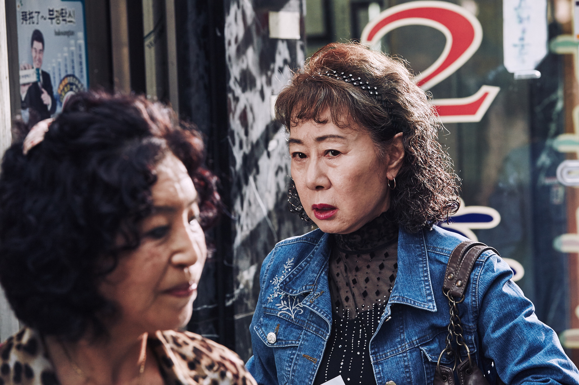 Vì sao mạng xã hội thế giới mê mẩn bà ngoại Hàn Quốc đoạt giải Oscar? - Ảnh 5.