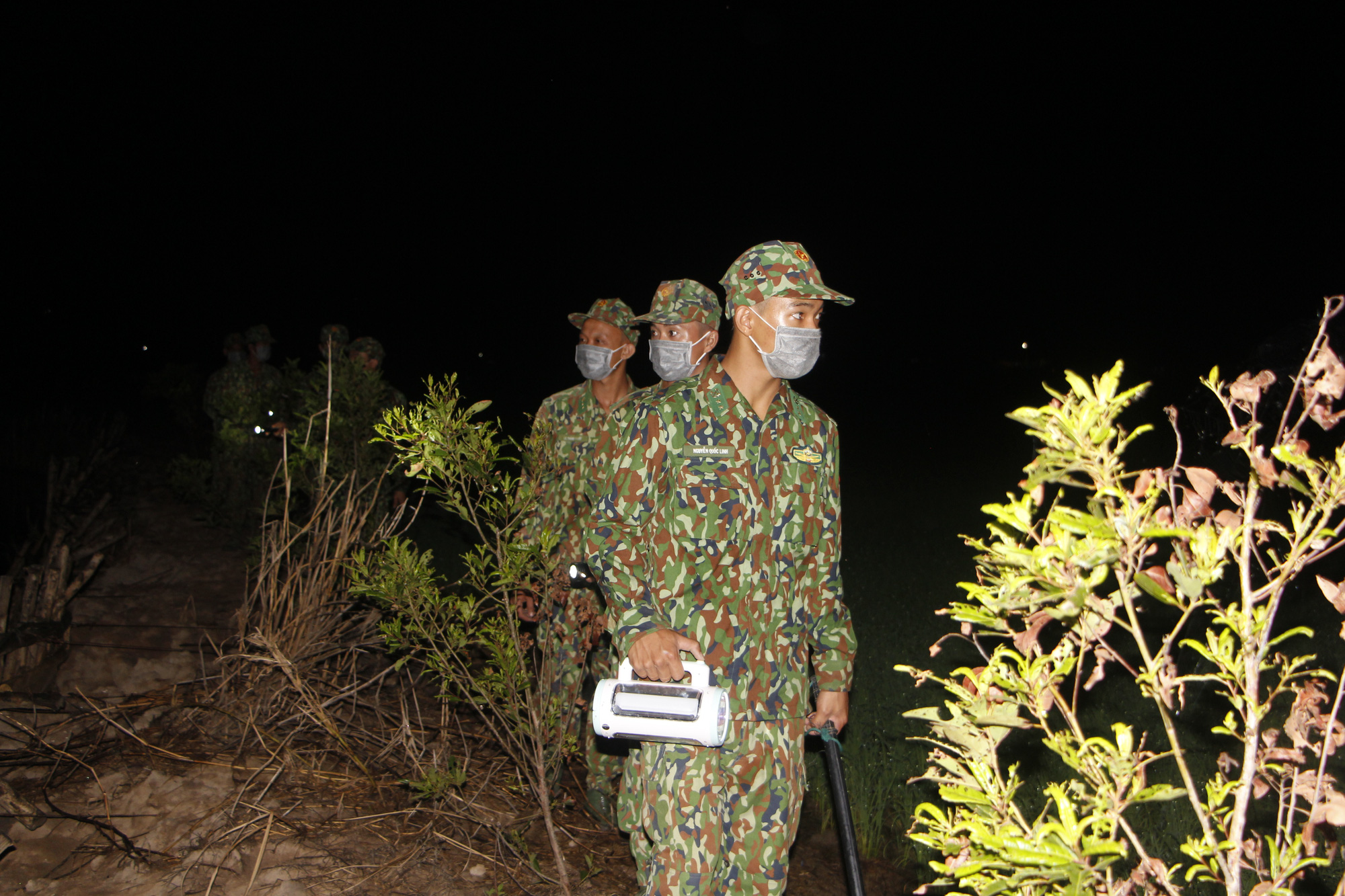 Người canh biên giới Tây Nam: Đêm nay anh em ta thức trắng - Ảnh 2.