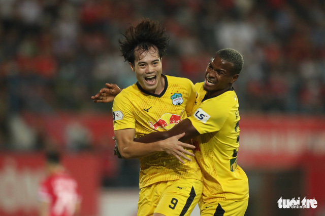 Trận Đông Á Thanh Hóa - Hoàng Anh Gia Lai cấm khán giả dù đã bán 5.000 vé - Ảnh 1.