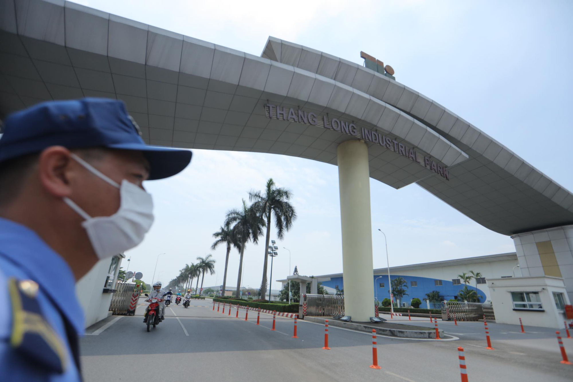 Hà Nội thêm 2 ca COVID cộng đồng là công nhân ở Khu công nghiệp Bắc Thăng Long - Ảnh 2.