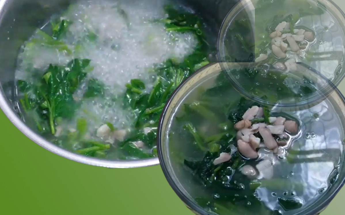 Món canh rau muống nấu đậu phộng của cha