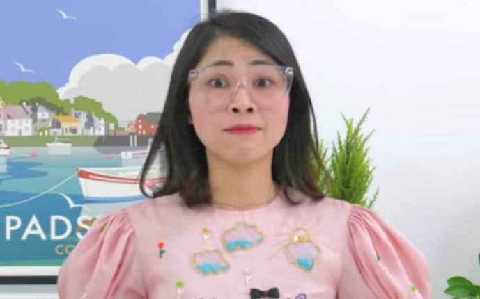 Học sinh mua búp bê KumanThong về nhà thờ cúng, 'cho ăn' cầu may mắn, học giỏi - Ảnh 3.