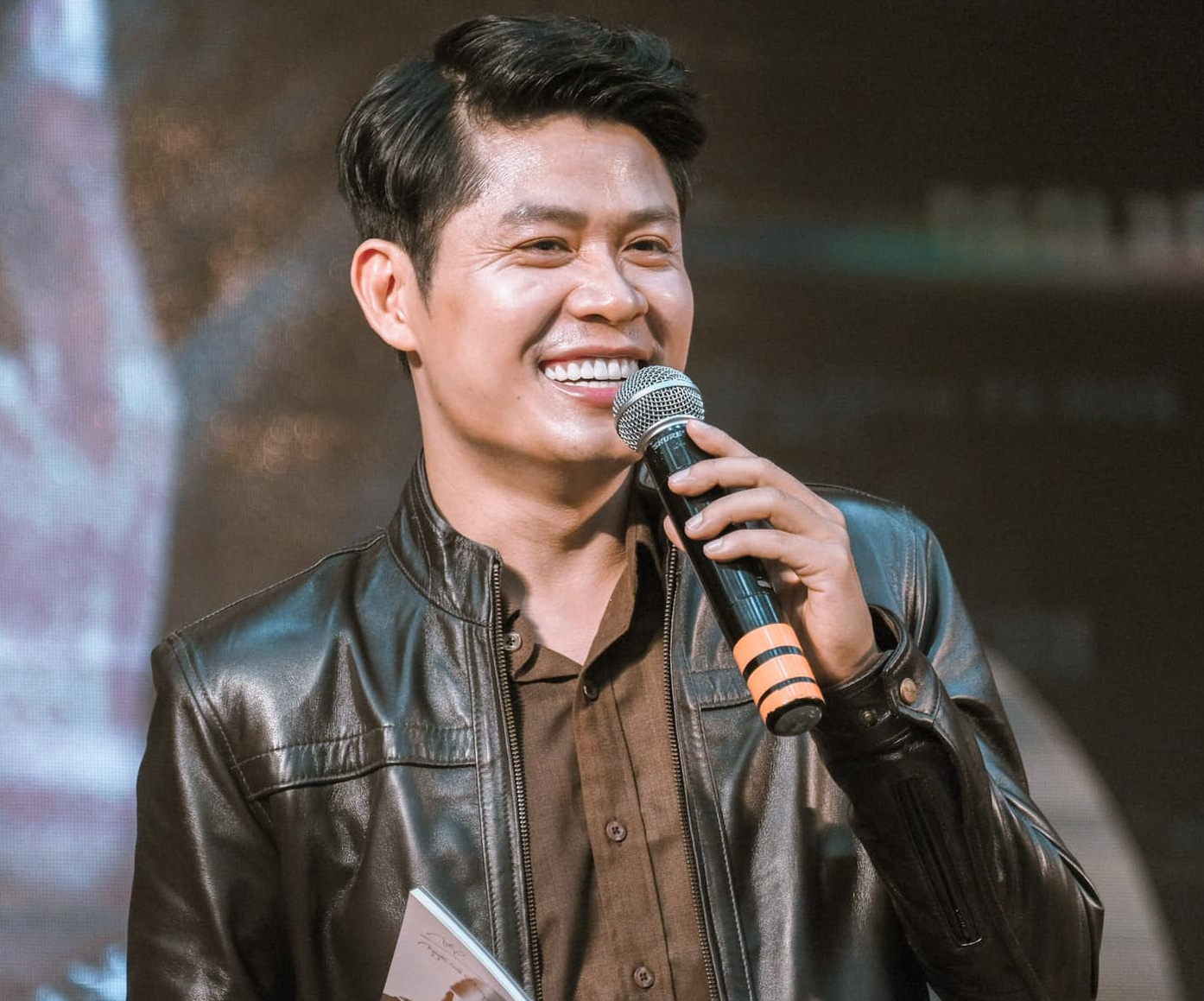 Nhạc sĩ Nguyễn Văn Chung bức xúc vì nghệ sĩ bị nói 'vô văn hóa', Khánh Vân hỗ trợ hoa hậu Myanmar - Ảnh 6.