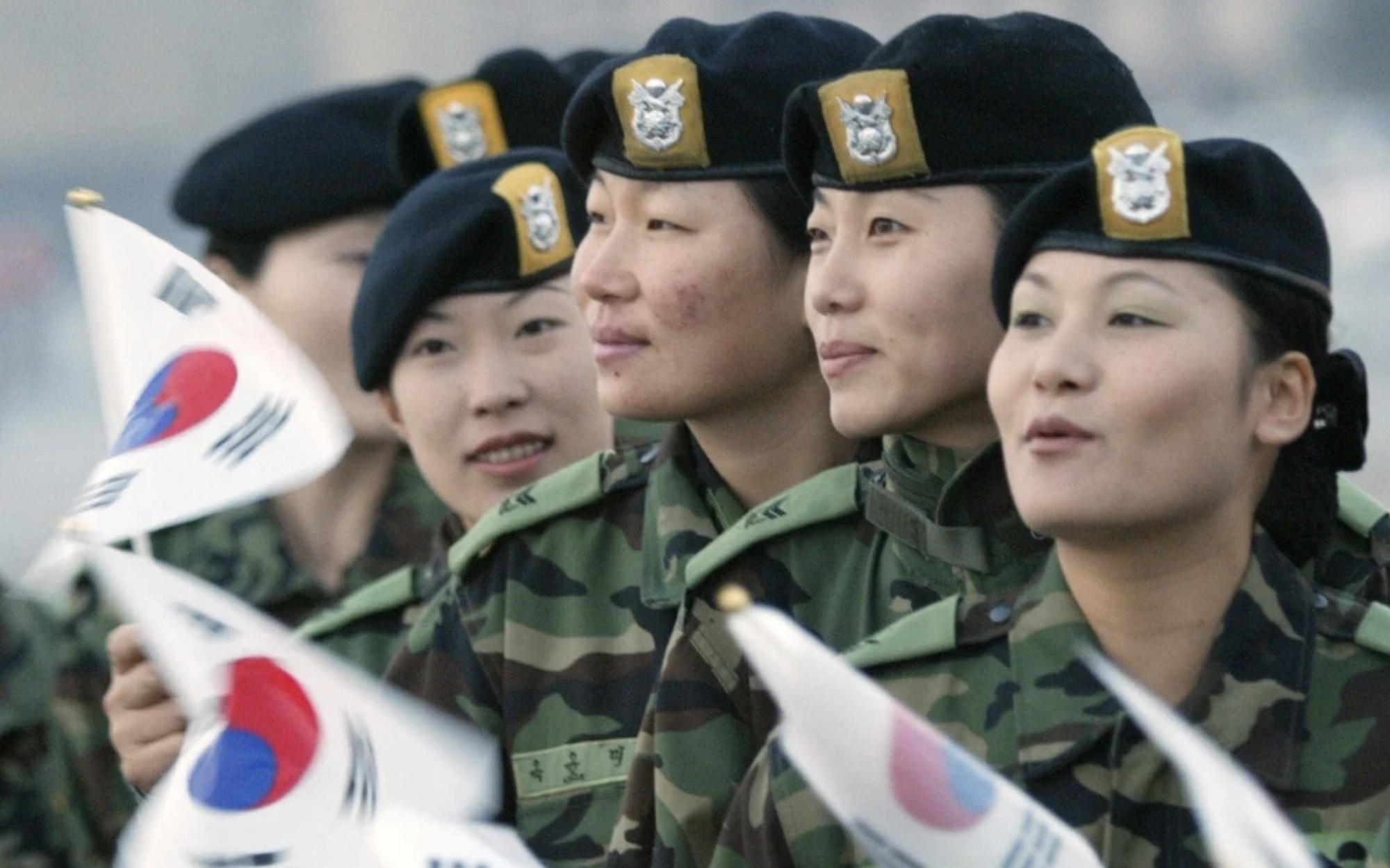 Tranh cãi nghĩa vụ quân sự bắt buộc với nữ giới ở Hàn Quốc