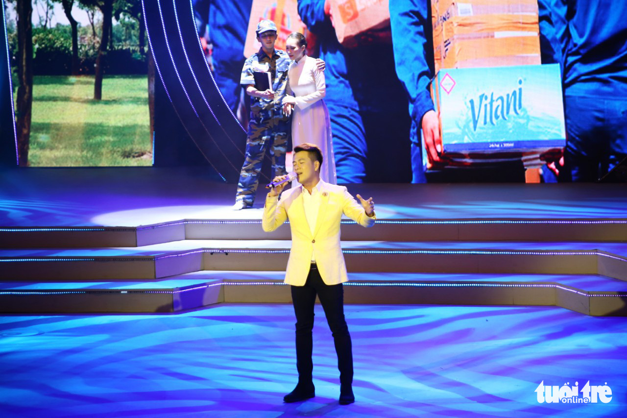 Tạ Minh Tâm, Hiền Thục, Hồ Trung Dũng hát mừng bầu cử - Ảnh 7. Tạ Minh Tâm, Hiền Thục, Hồ Trung Dũng hát mừng bầu cử - Ảnh 7.