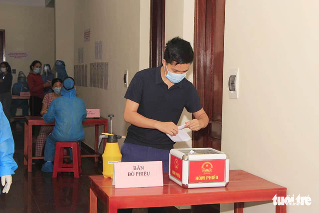 Ngày bầu cử đặc biệt của những người trong khu cách ly - Ảnh 3. Ngày bầu cử đặc biệt của những người trong khu cách ly - Ảnh 3.