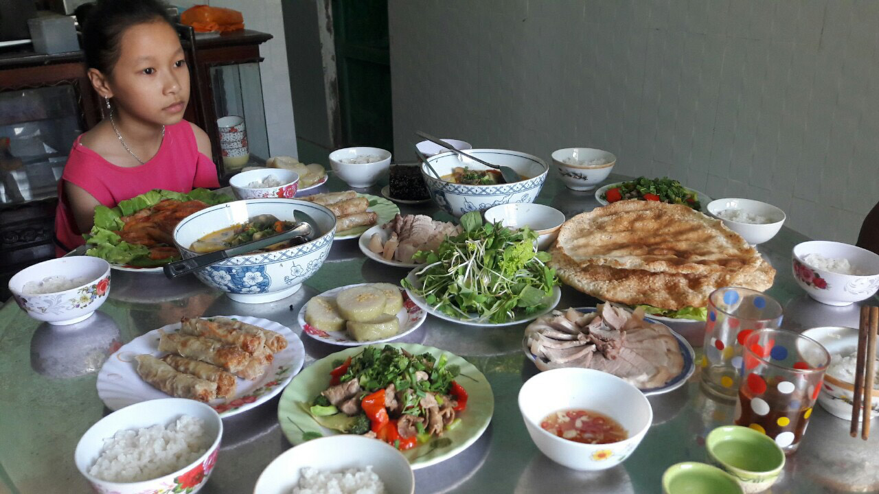 Mừng mừng tủi tủi làm đám cưới qua... điện thoại - Ảnh 3. Mừng mừng tủi tủi làm đám cưới qua... điện thoại - Ảnh 3.