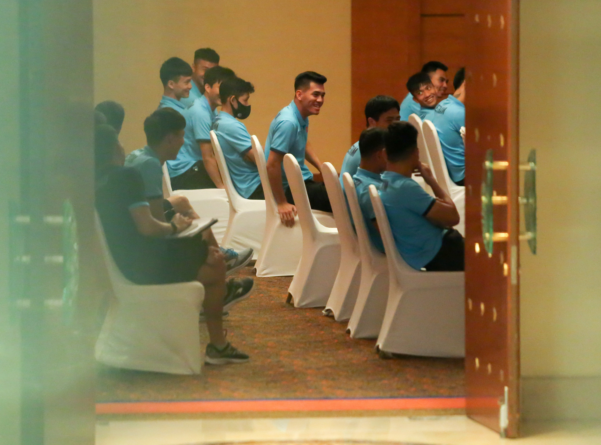 Tuyển Việt Nam luyện dài ngày trong không gian kín, ông Park giải bài toán tâm lý - Ảnh 2.