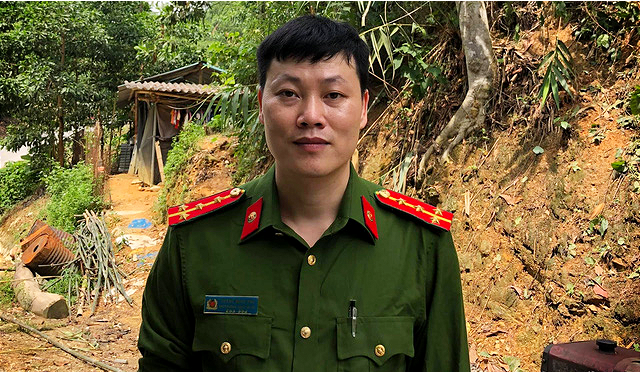 Đại úy công an lao mình xuống dòng lũ xiết cứu người - Ảnh 2. Đại úy công an lao mình xuống dòng lũ xiết cứu người - Ảnh 2.