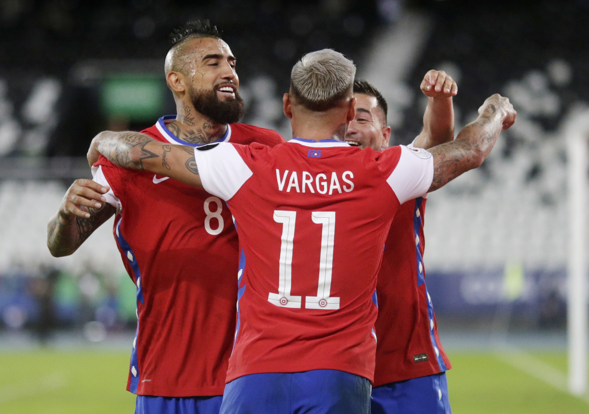 Бразилия чили боливия. Видаль и Варгас. Chile vs Ecuador.