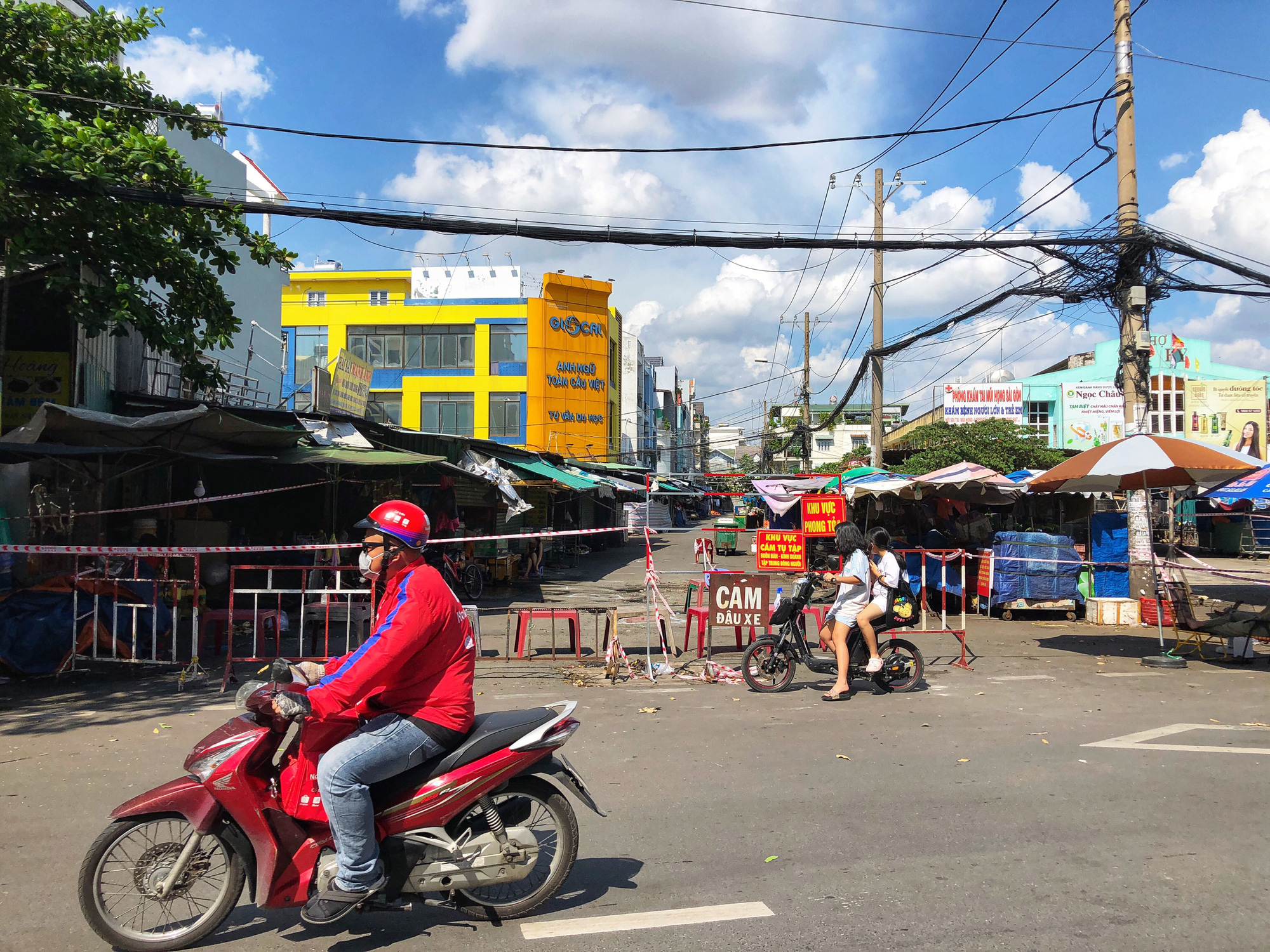 TP.HCM: Thêm 25 ca COVID-19 liên quan chợ Bình Điền và chợ Sơn Kỳ - Ảnh 1. TP.HCM: Thêm 25 ca COVID-19 liên quan chợ Bình Điền và chợ Sơn Kỳ - Ảnh 1.